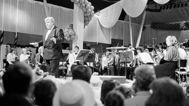 Davis hosts the Bank of Ireland/RTÉ Proms in June 1994