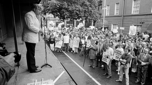 Davis addresses an RTÉ protest outside Leinster House on 20 June 1990. RTÉ employees were there to protest against Minister Ray Burke's Broadcasting Bill, which reduced RTÉ's advertising revenue