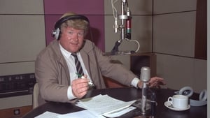 Davis, presenting his RTÉ Radio 1 programme The Derek Davis Show, in September 1984