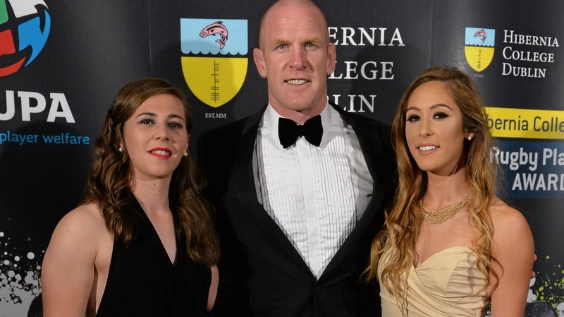 Paul O'Connell, pictured with Ireland 7s players Katie Fitzhenry and Eimear Considine, added the IRUPA prize to his Six Nations accolade
