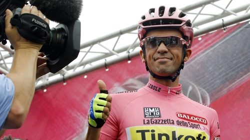 Alberto Contador shows the thumbs up in the start area ahead of today's stage in the Giro d'Italia