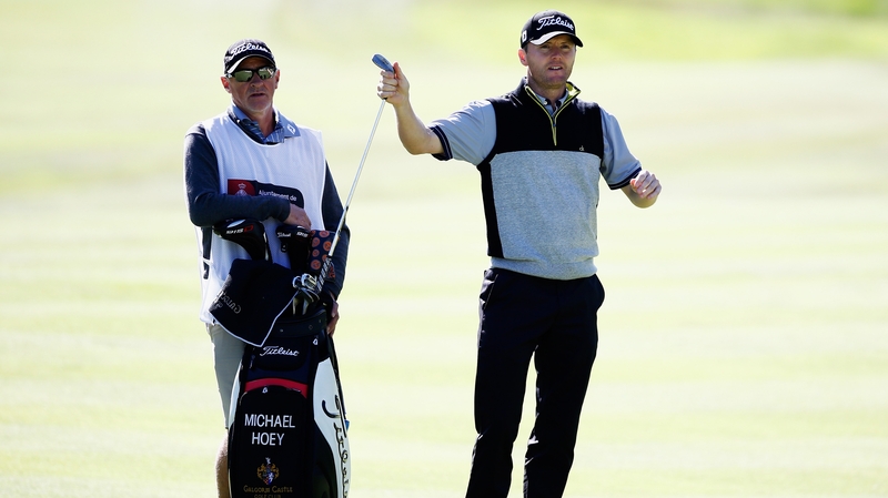 Michael Hoey selects a club to chip onto the 6th green at El Prat