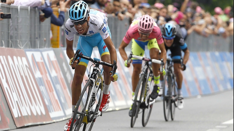 Fabio Aru finishes 10th in Benevento, just ahead of overall leader Alberto Contador and Richie Porte