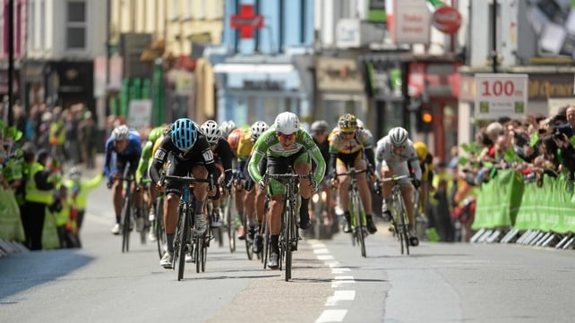 Gate races towards the finish followed by eventual second-placed Alex Frame (New Zealand National Team)