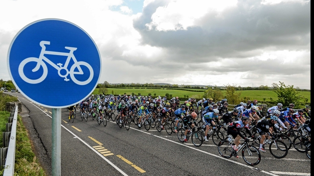 A view of the peloton leaving Co Carlow