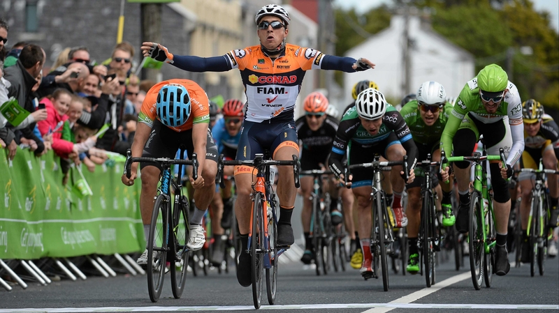 Matteo Malucelli celebrates his stage victory