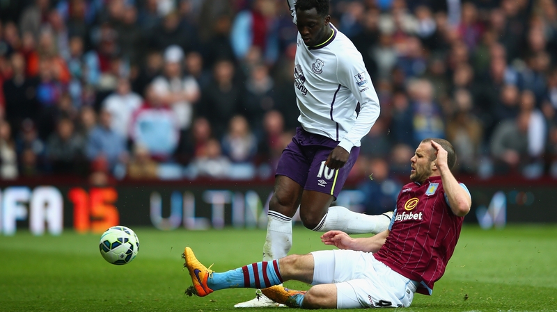 In-demand defender Ron Vlaar wants to stay at Aston Villa according to Tim Sherwood