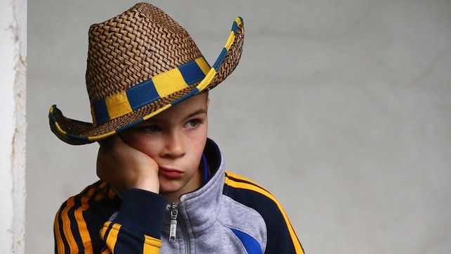 A young Clare fan eagarly awaits throw-in at Semple Stadium