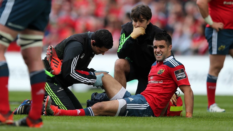 Conor Murray went off with what looked a serious injury after 16 minutes in Munster's Pro12 play-off against Ospreys