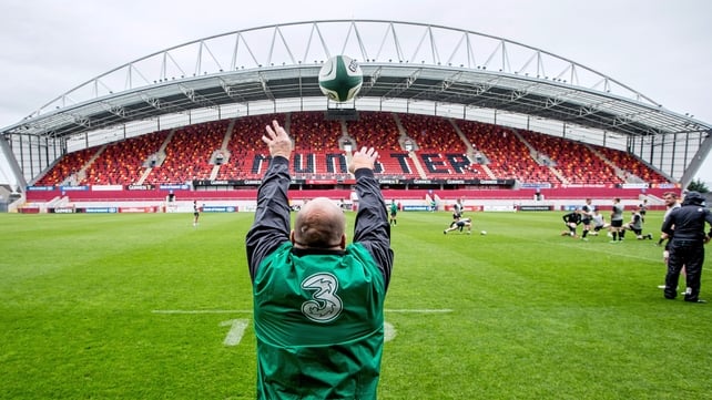 Richardt Strauss practises throwing during Ireland's captain's run on Wednesday