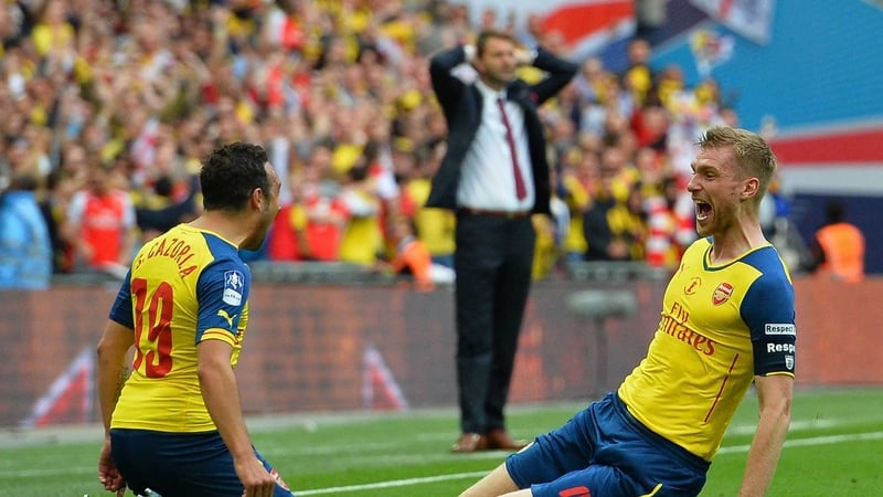 Per Mertesacker headed home Arsenal's third