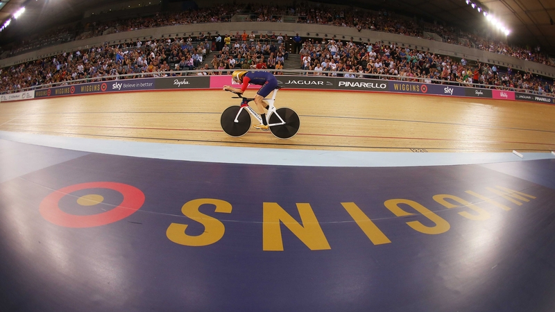 Bradley Wiggins en route to setting the hour record