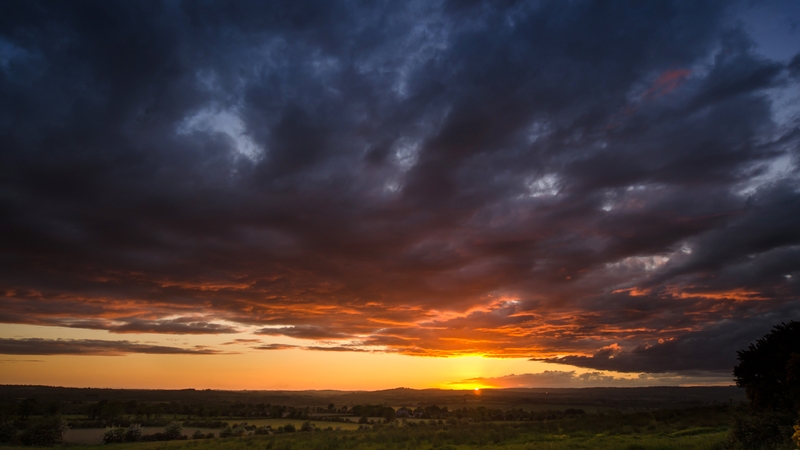 A view of the sun setting in Newgrange, Co Meath (Pic: Anthony Murphy)