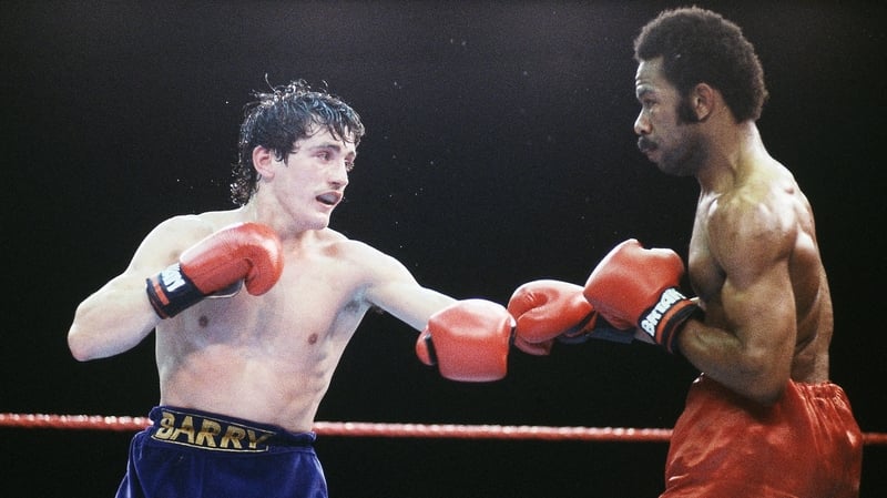 Eusebio Pedroza (R) had made 19 successful title defences before coming up against Barry McGuigan