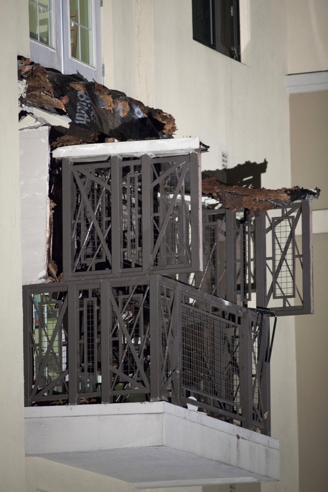 The balcony fell onto another balcony below