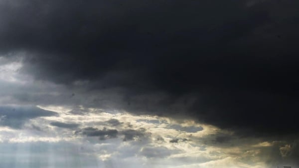 Umpires forced to give in to the weather