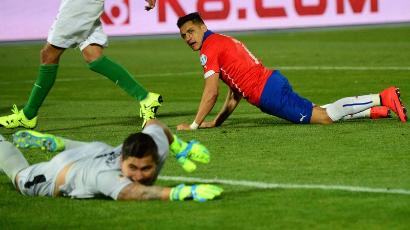 Bolivia's goalkeeper Romel Quinonez (L) looks on after Chile's forward Alexis Sanchez scores