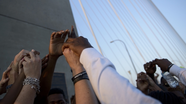 The chain spanned four kilometres