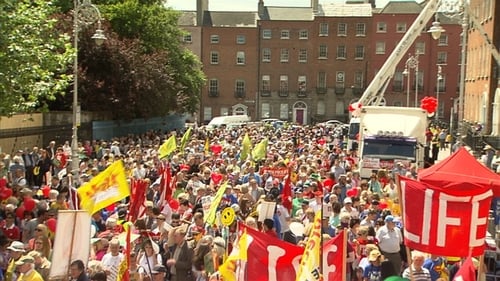 Crowd gathered in Dublin city centre for an anti-abortion protest