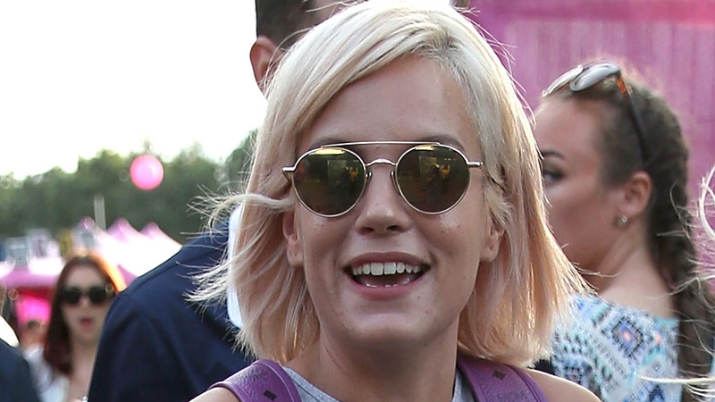 Allen - Shared photos of Ireland with fans