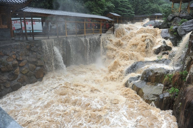 Rivers burst their banks in Lin'an, east China's Zhejiang