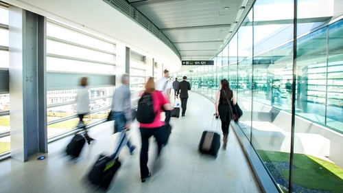 Between tomorrow and next Tuesday, the airport is expecting 400,000 passengers.