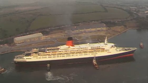 QE2 in Ringaskiddy (1990)