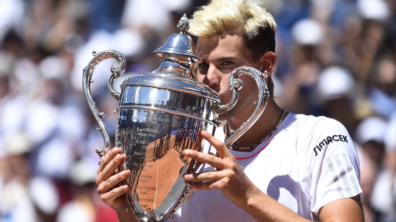 Dominic Thiem kisses the trophy
