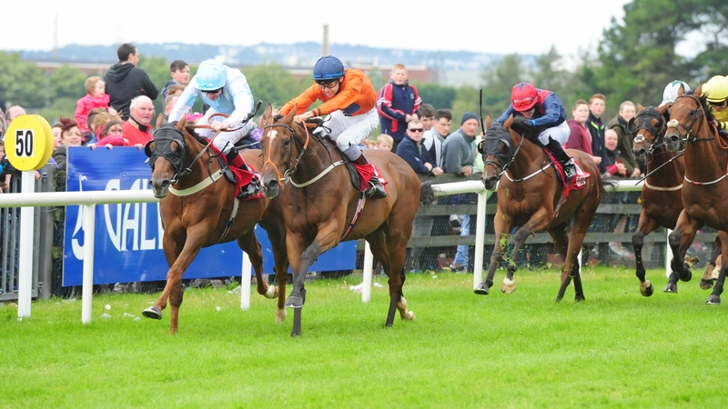 Baraweez (orange silks) edges out Pintura in a thrilling finish to the Irish Stallion Farms EBF "Ahonoora" Handicap