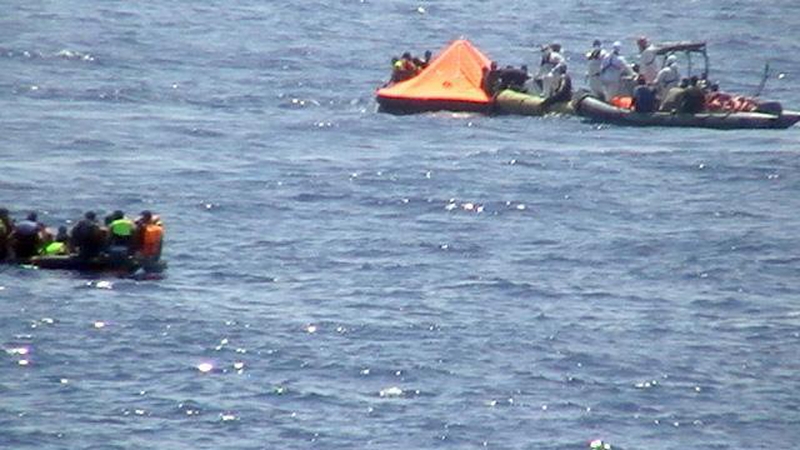 Cúigear gafa maidir le himircigh a bádh