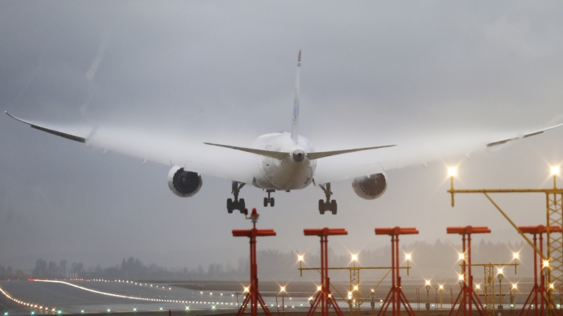 Crew removed from plane after anonymous tip off to police