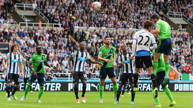Shane Long heads home the Southampton equaliser