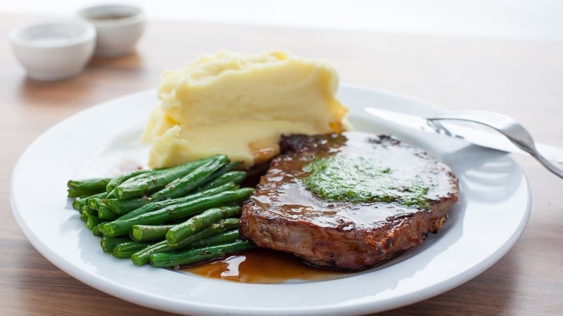 Juniors signature steak dish