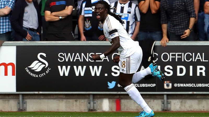 Swansea City's French striker Bafetimbi Gomis celebrates his goal