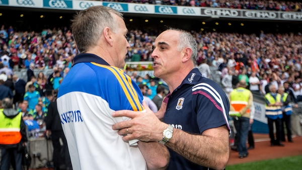 Anthony Cunningham commiserates with Tipperary boss Eamon O'Shea