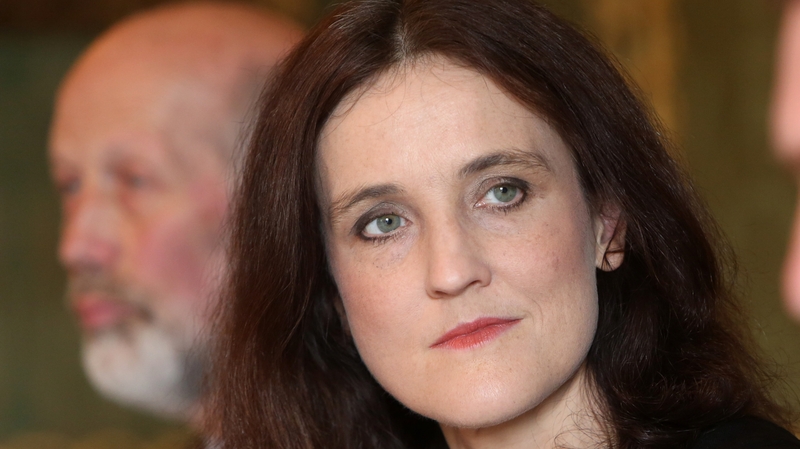 Theresa Villiers says the PSNI should be allowed to continue its investigation into the killings of Kevin McGuigan and Jock Davison