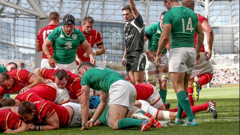 Craig Joubert awards Wales the opening try