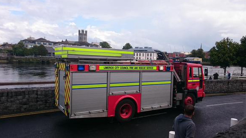 Emergency services at the scene of the incident on Thomond Bridge (Pic: @ThumundLark)