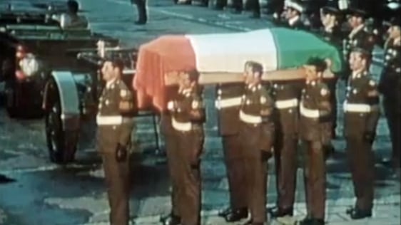 Éamon de Valera Brought to Dublin Castle (1975)