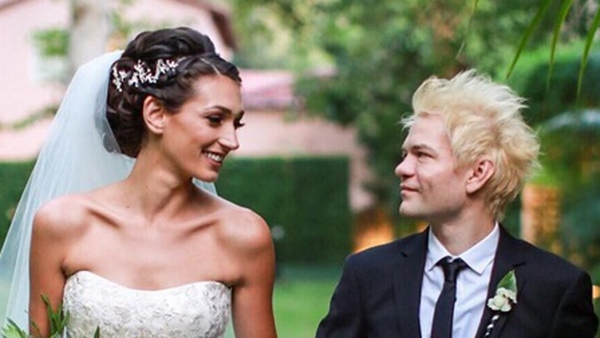 Deryck Whibley looks happy and healthy as he marries Ariana Cooper