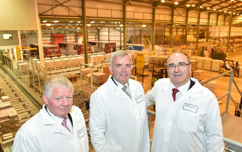 Northern Ireland’s Enterprise, Trade & Investment Minister Jonathan Bell MLA (centre) with Alo Duffy, Chairman (l) and Michael Hanley (r), Group CEO of Lakeland Dairies