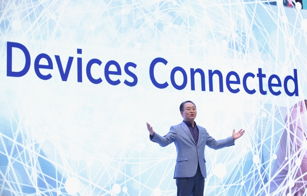 YH Eom, President of Samsung Electronics Europe, speaks at the Samsung press conference at IFA