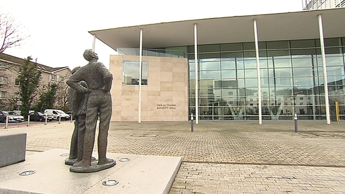 Cork councillors to challenge Council merger 