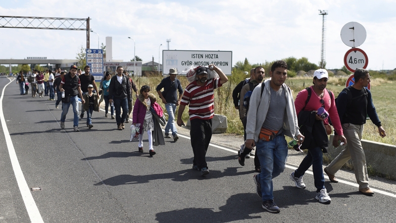 Teifigh ag dul trasna chuig an Ostair ón Ungáir.