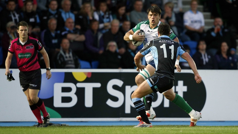 Connacht's Quinn Roux takes on Lee Jones