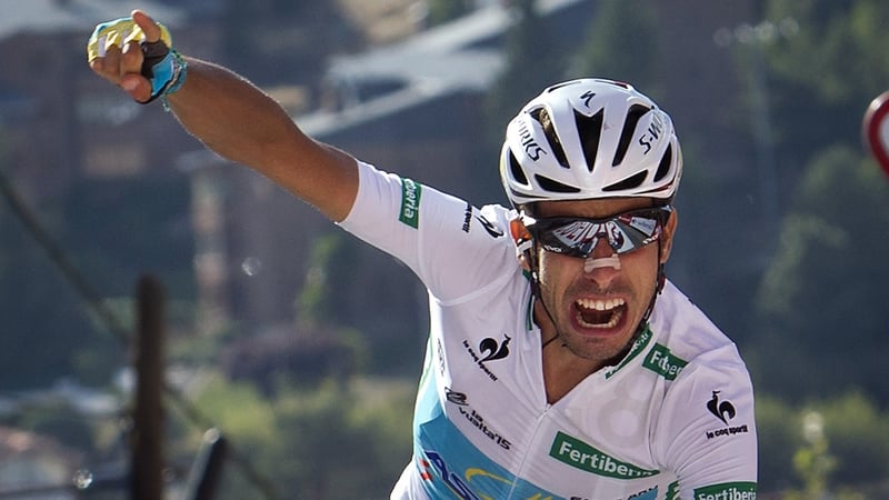 Aru reclaimed the red jersey as an isolated Tom Dumoulin tumbled down the general classification standings