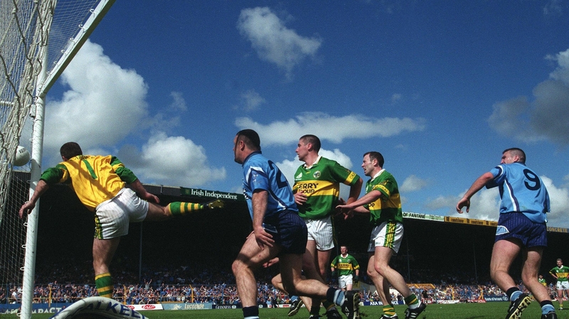 Action from the 2001 drawn all-Ireland quarter-final involving Dublin and Kerry