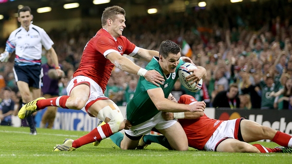 Jonathan Sexton scores Ireland's third try