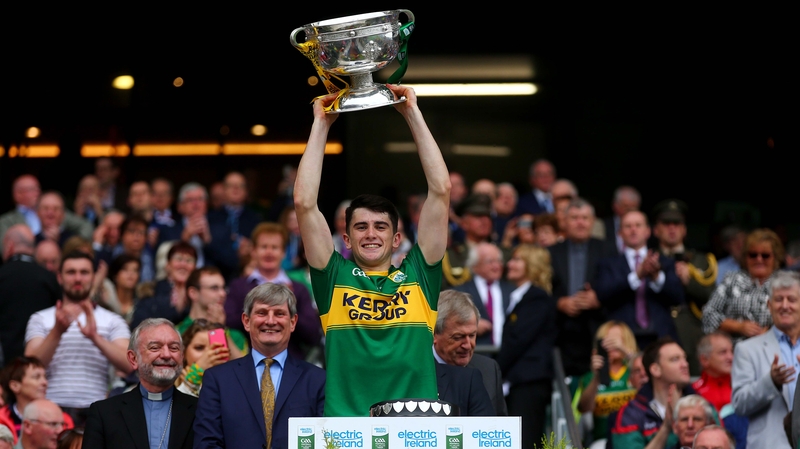 2015 Kerry captain Mark O'Connor lifts the Tommy Markham Cup