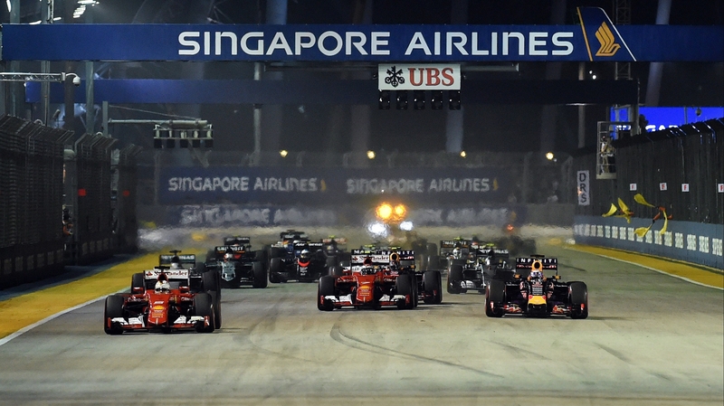 Sebastian Vettel (L) leads the pack at the start of the race